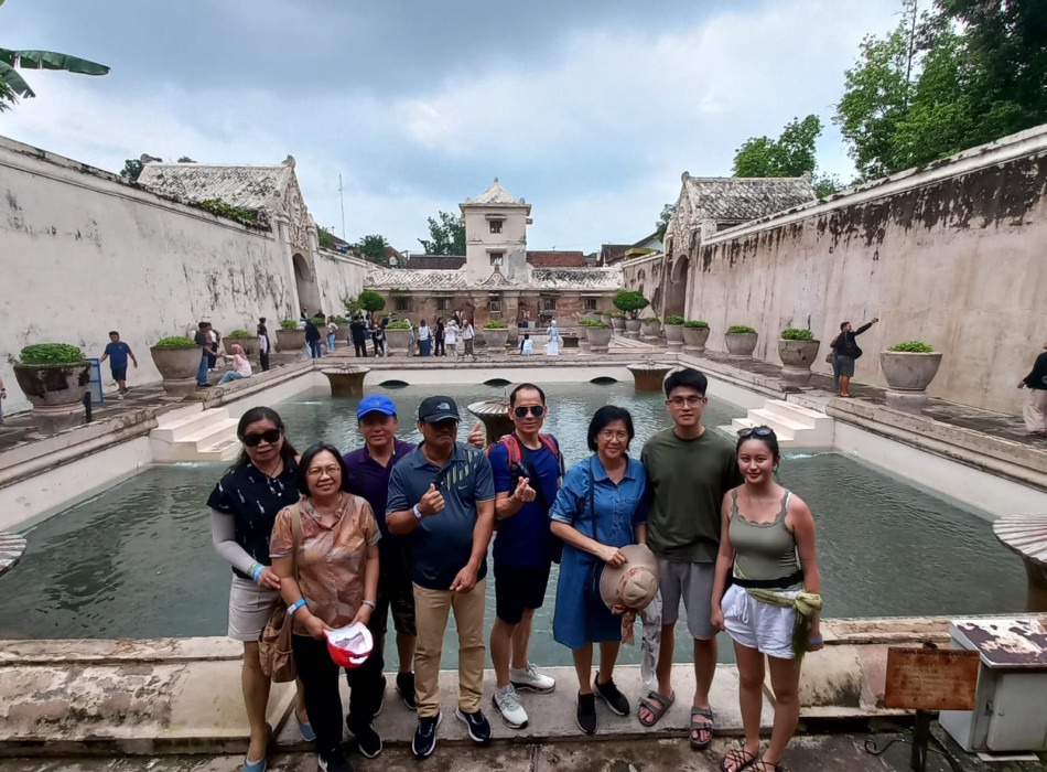 Semarang: Yogyakarta Borobudur & Prambanan 3D2N