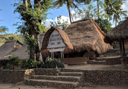 Lombok Port: Sasak Tribe and Beach Tours from Lembar Port
