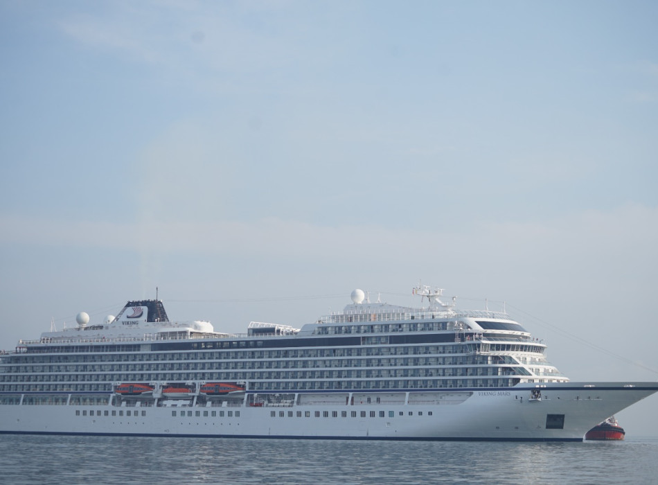 Borobudur Tour from Viking Cruises ( Semarang Port )