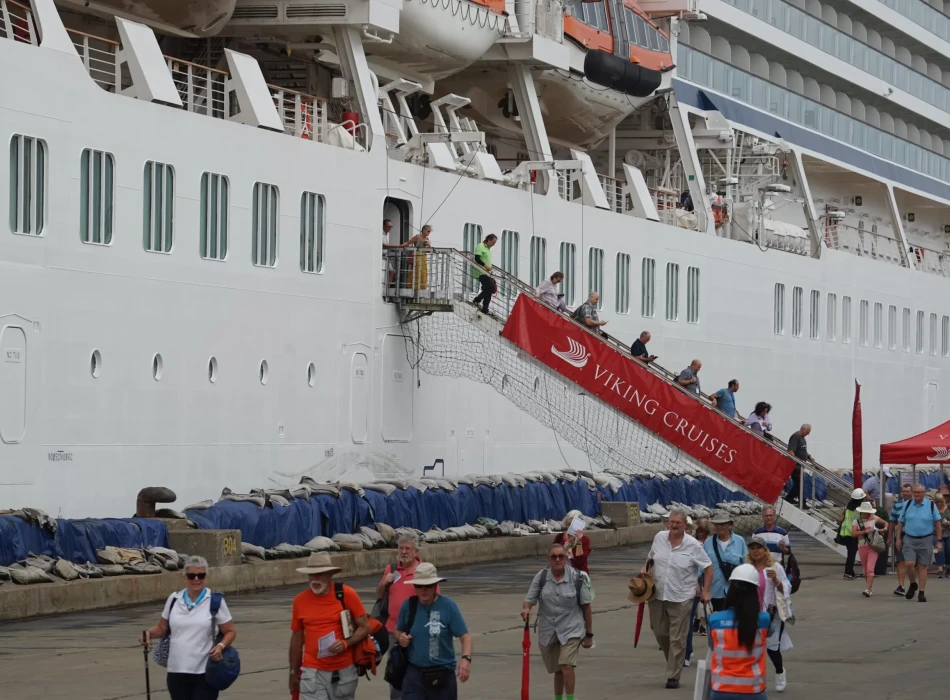 Borobudur Tour from Viking Cruises ( Semarang Port )