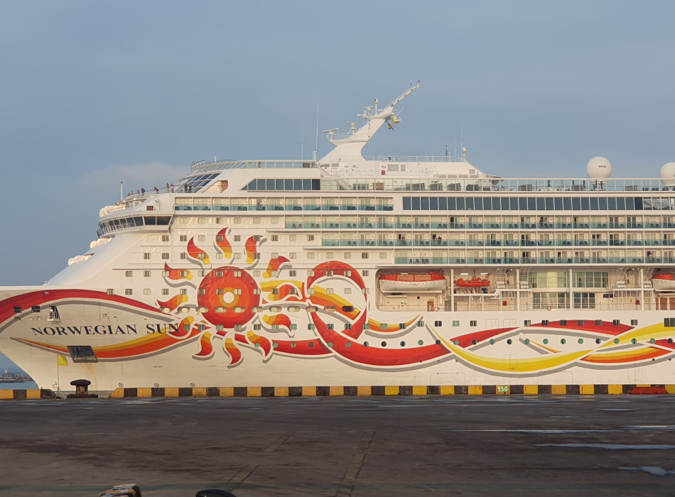 Borobudur Tour from Norwegian Cruise Line / NCL ( Semarang Port )