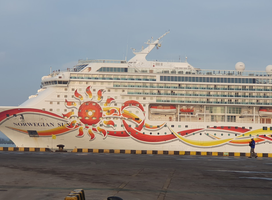 Borobudur Tour from Norwegian Cruise Line / NCL ( Semarang Port )