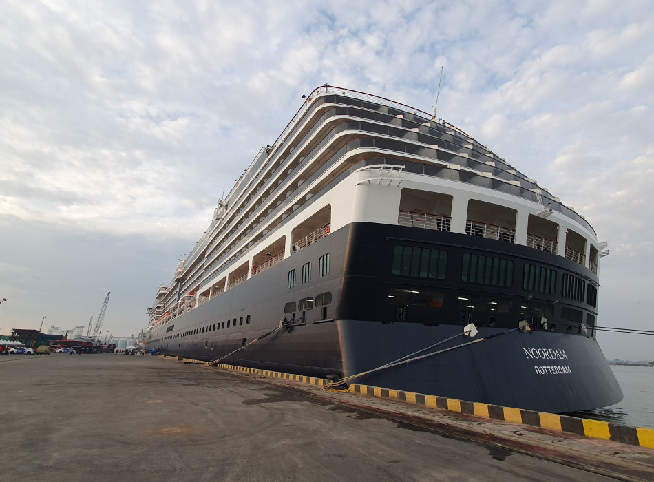 Borobudur Tour from Holland America Line ( Semarang Port )