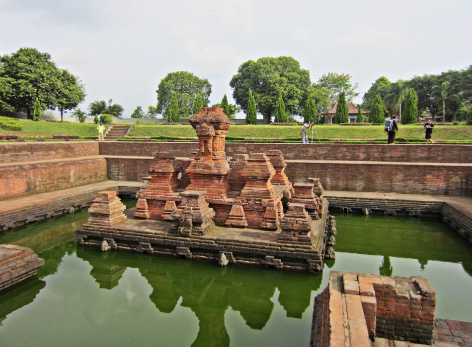 Archeological Trowulan Tour from Holland America Line Westerdam ( Surabaya Port )