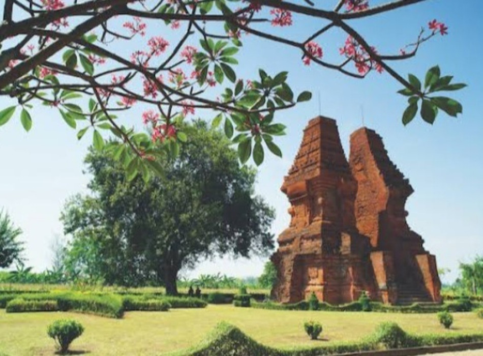 Archeological Trowulan Tour from Holland America Line Westerdam ( Surabaya Port )