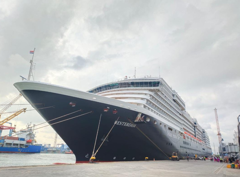 Archeological Trowulan Tour from Holland America Line Westerdam ( Surabaya Port )