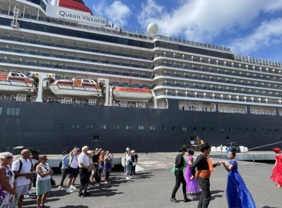 Manado City Tour from CUNARD Queen Anne ( Bitung Port Manado )